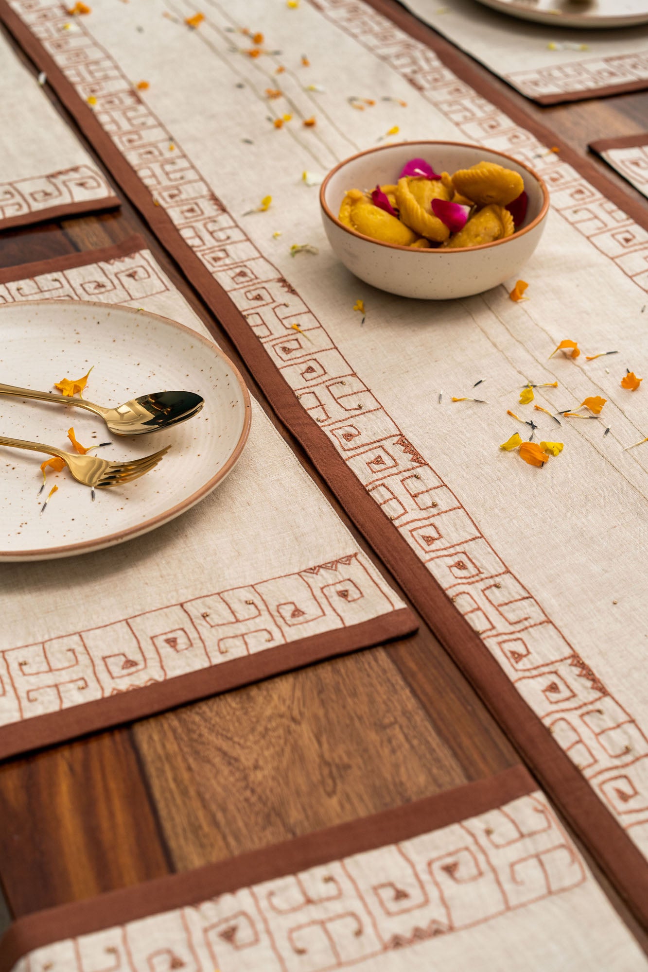 Festive Table Placemats With Runner