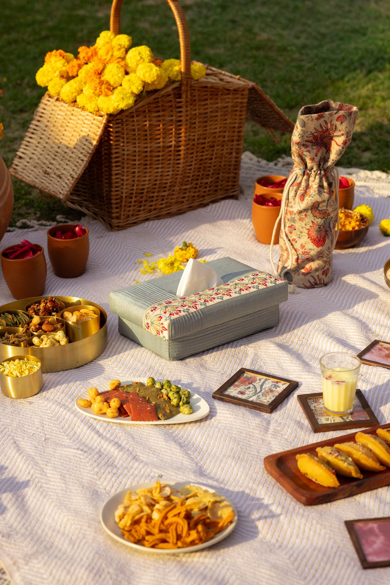 The Heirloom Garden, Artisan Handscreen Bottle Sleeve