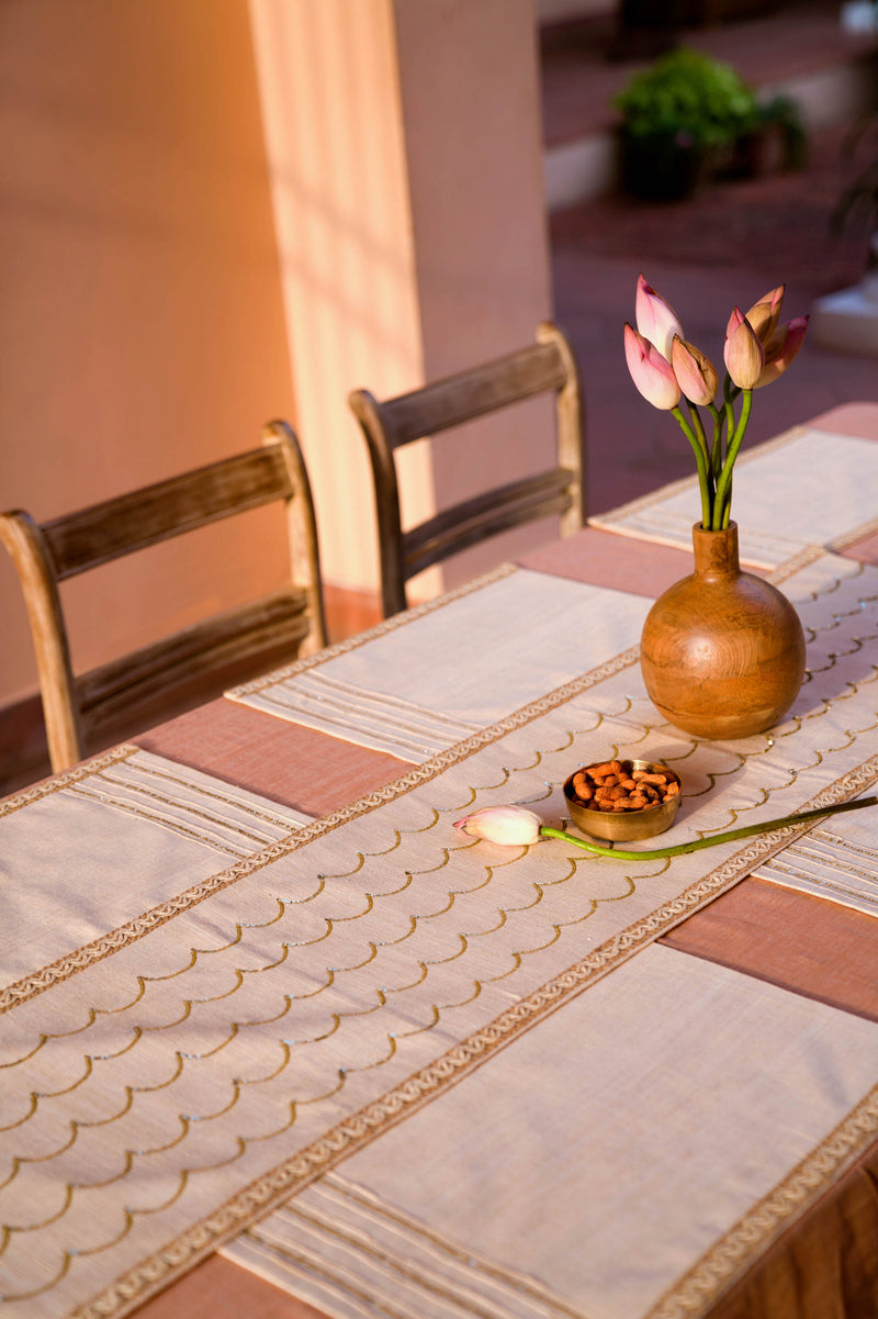 Calor Dining Table Runner And Mats Set of 6