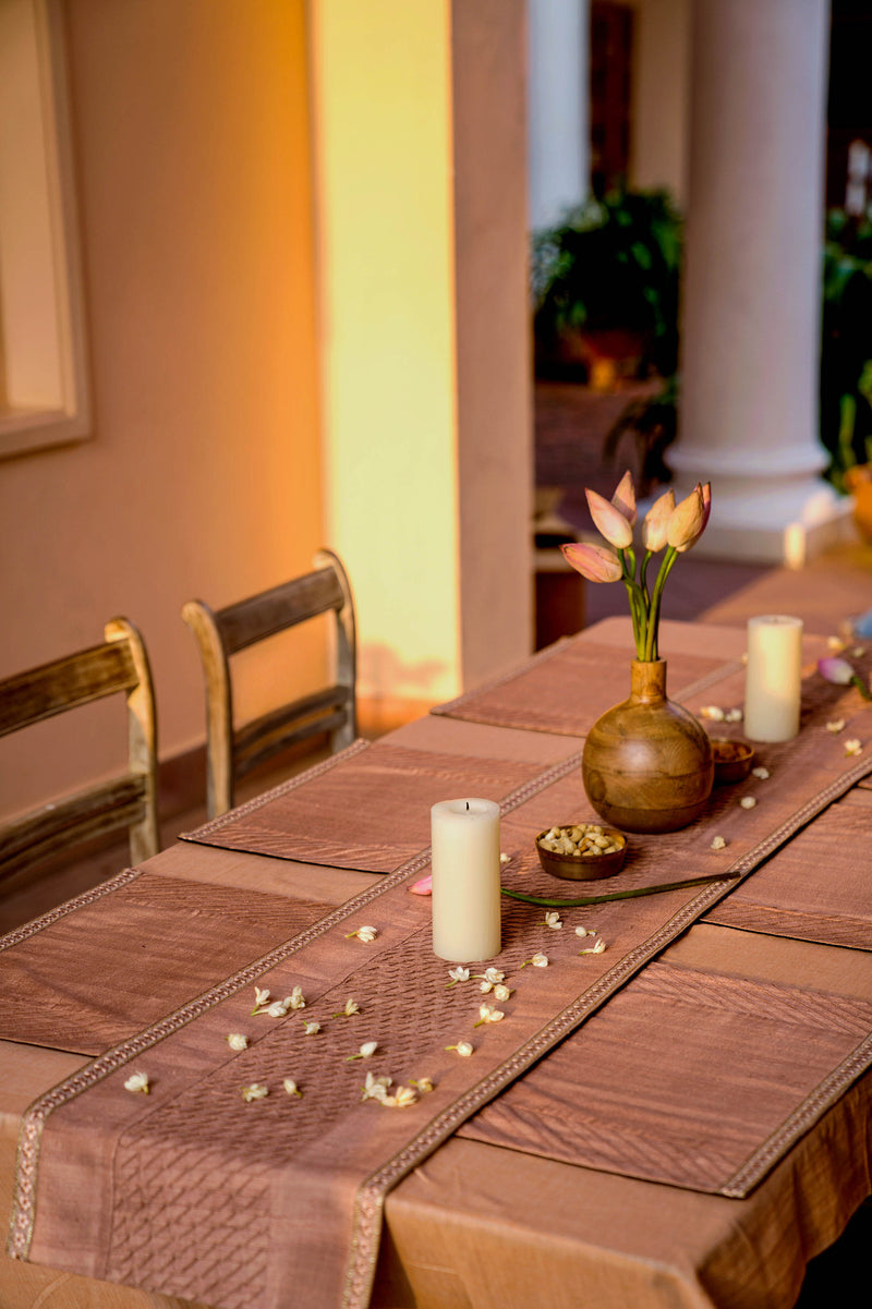 Cacao Dining Set of a Table Runner and 6 Table Mats