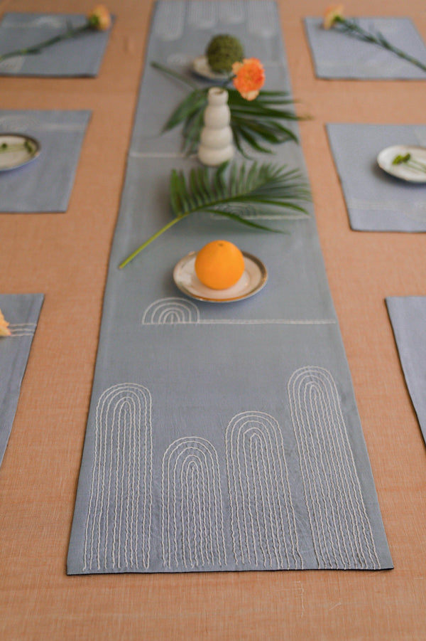 Calix Dining Set of A Table Runner And 6 Table Mats