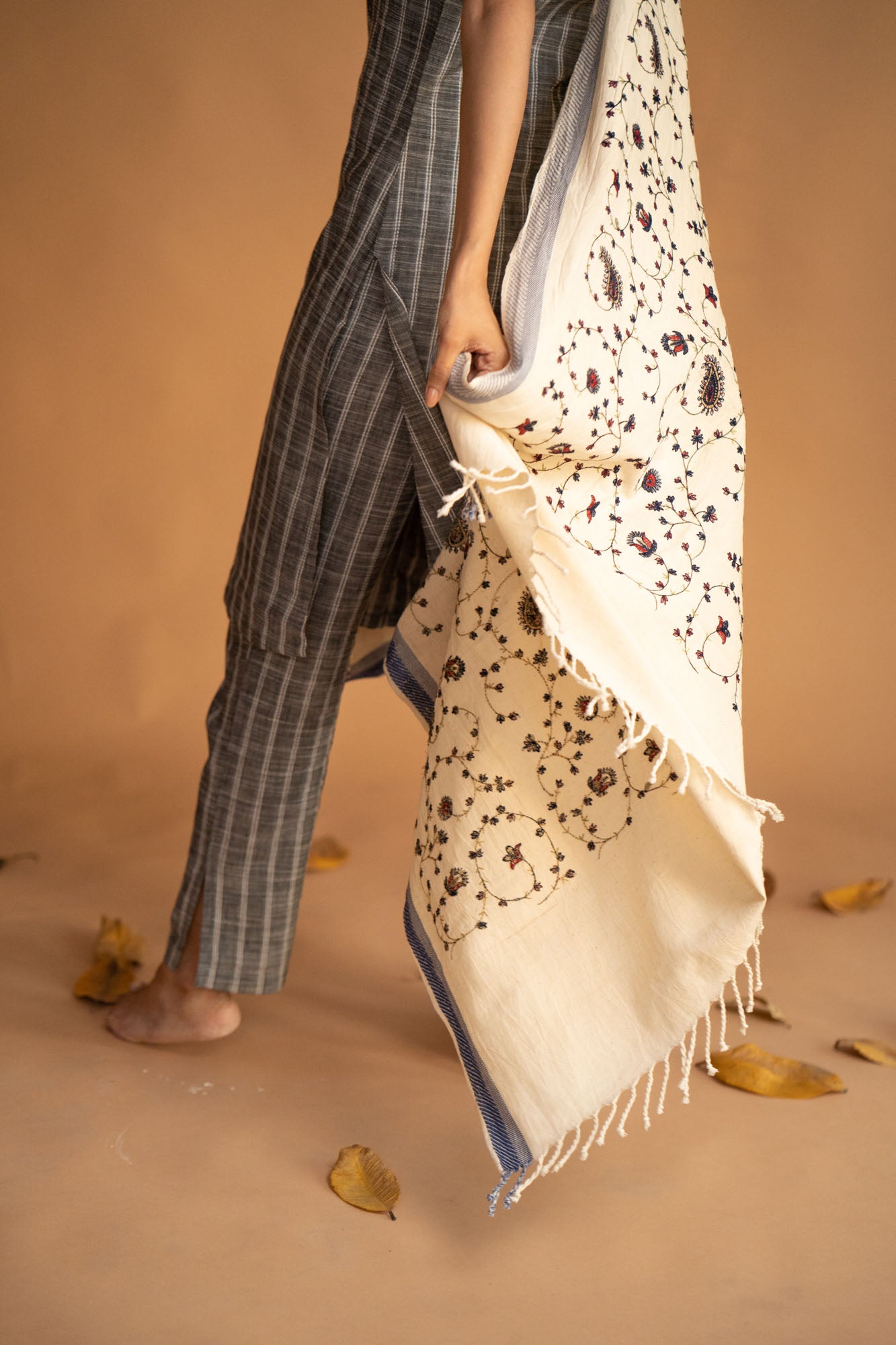 Jhenkar Kala Cotton Handwoven Dupatta