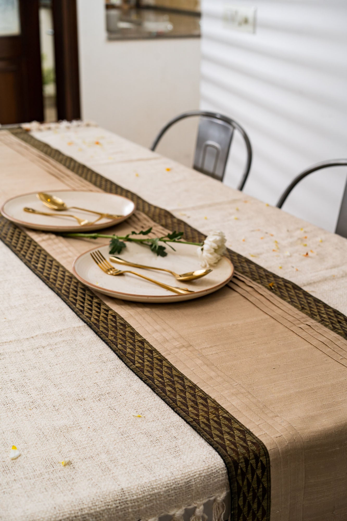 Tema de Brook Handwoven Table Runner