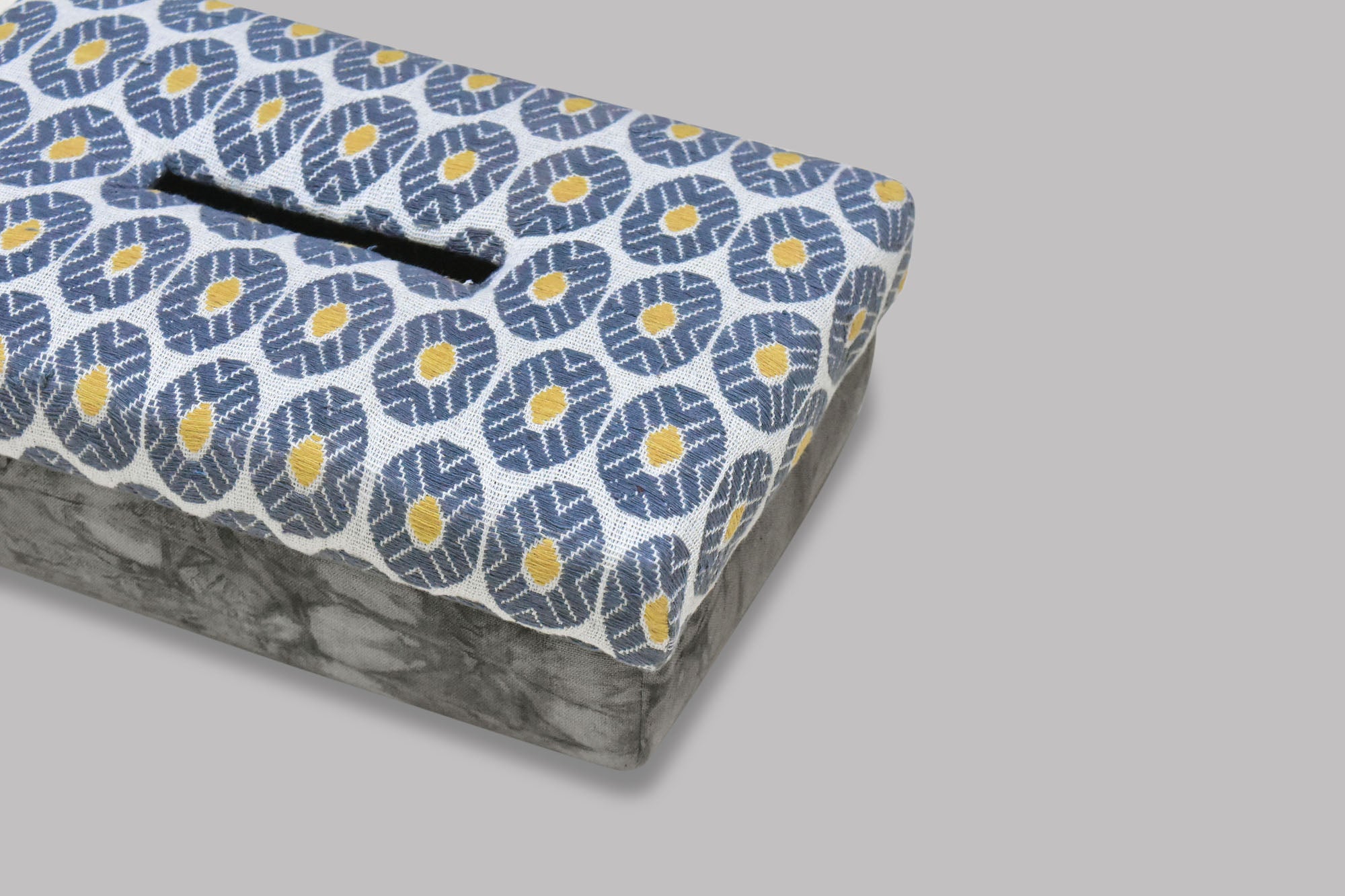 Caim - Hand Woven Tissue Box - Veaves