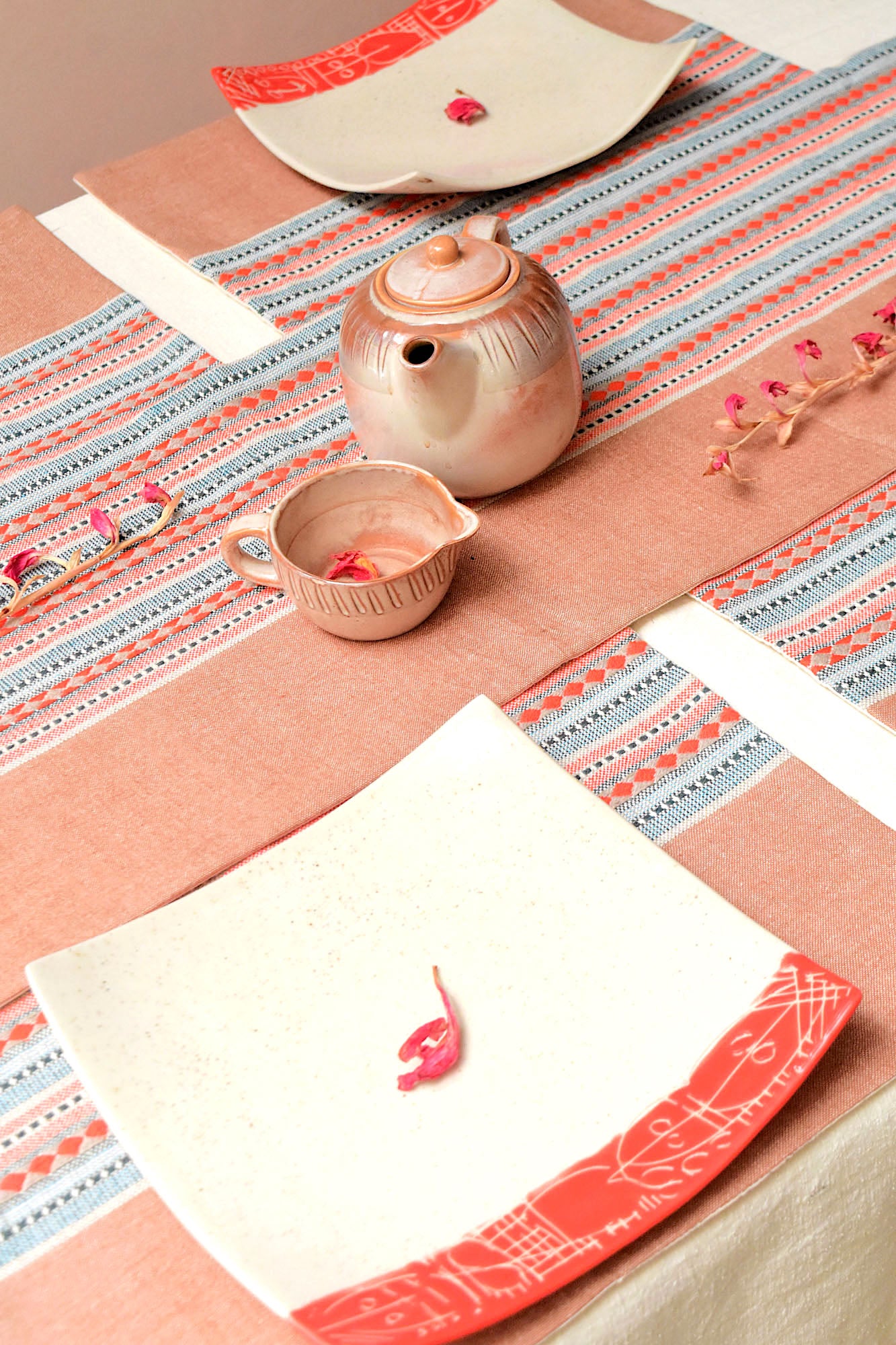 Idiosyncratic Dining Table Runner And Mats Set of 8