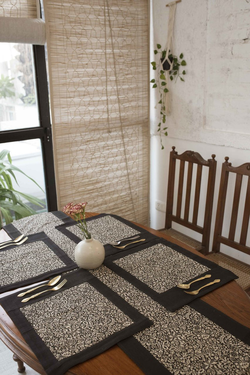 Camreigh Dining Set of A Table Runner And 8 Pcs Of Table Mats