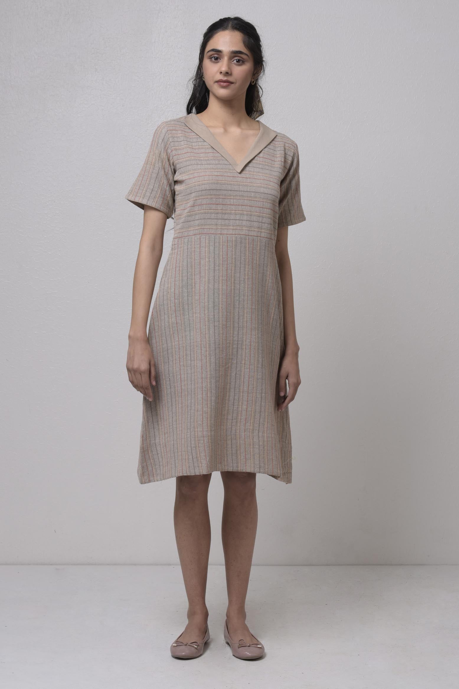 Half- Sleeve Dress With V -Neck