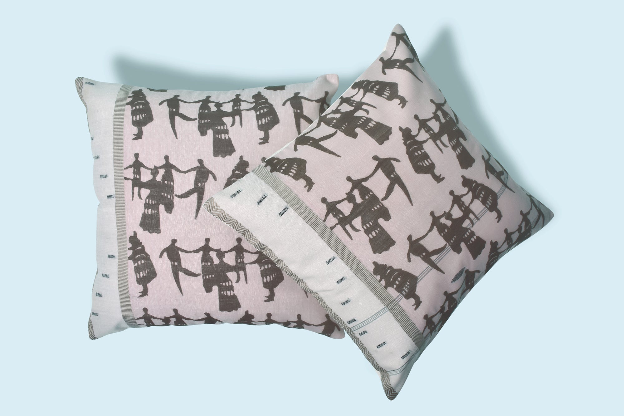 Safarnama Cushion - 1 pc - Veaves