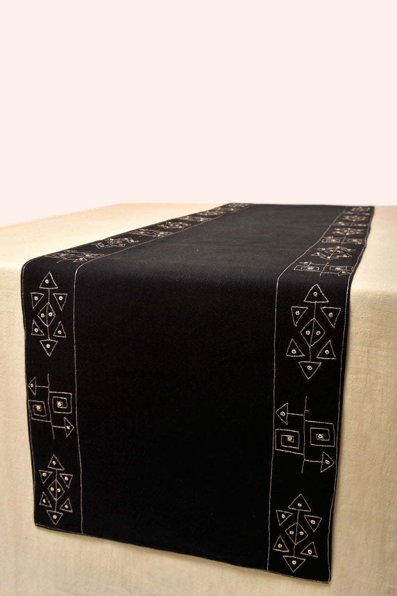 Nova - Dining Set Of Table Runner and 8 Table Mats