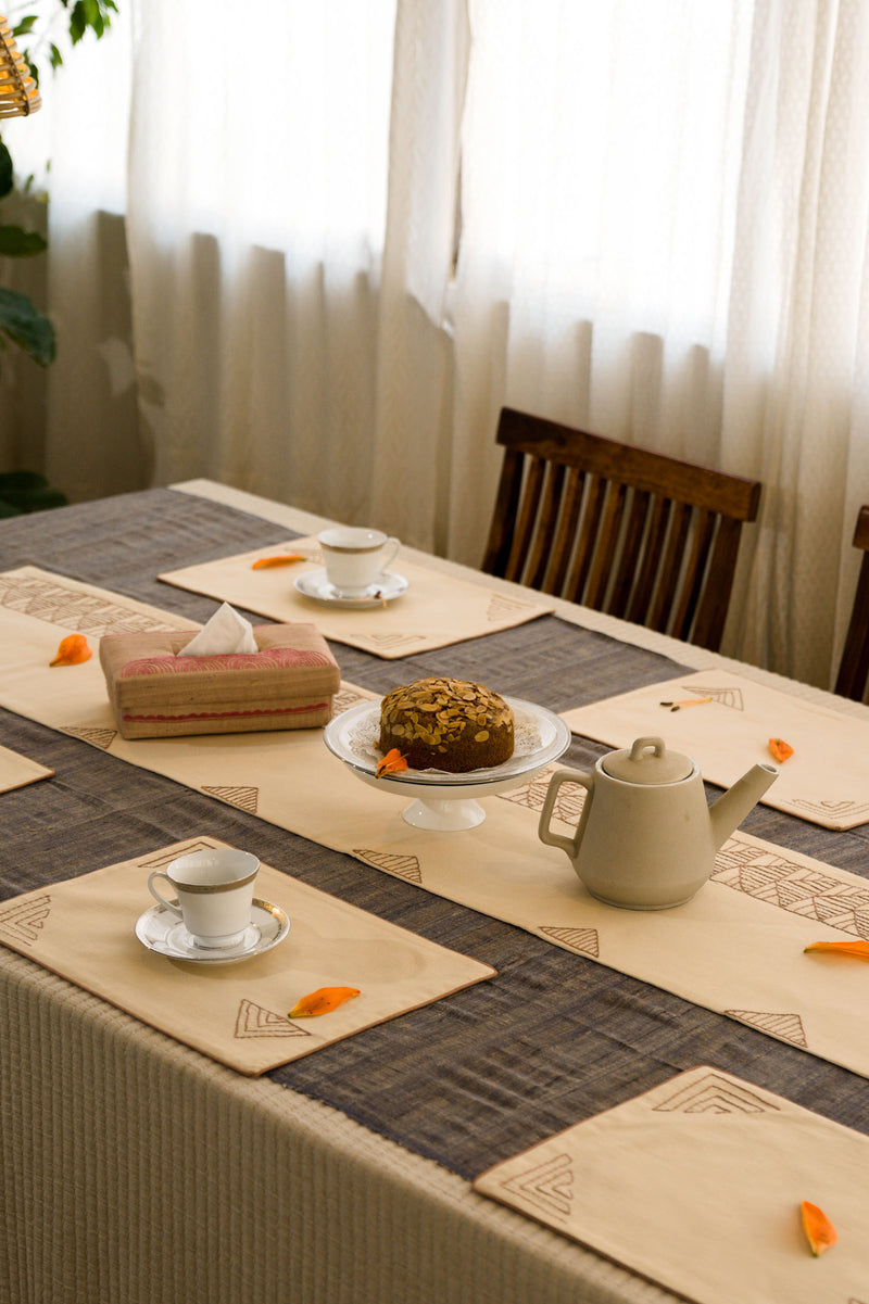 Brontes  Dining Set of A Table Runner And 6 Table Mats