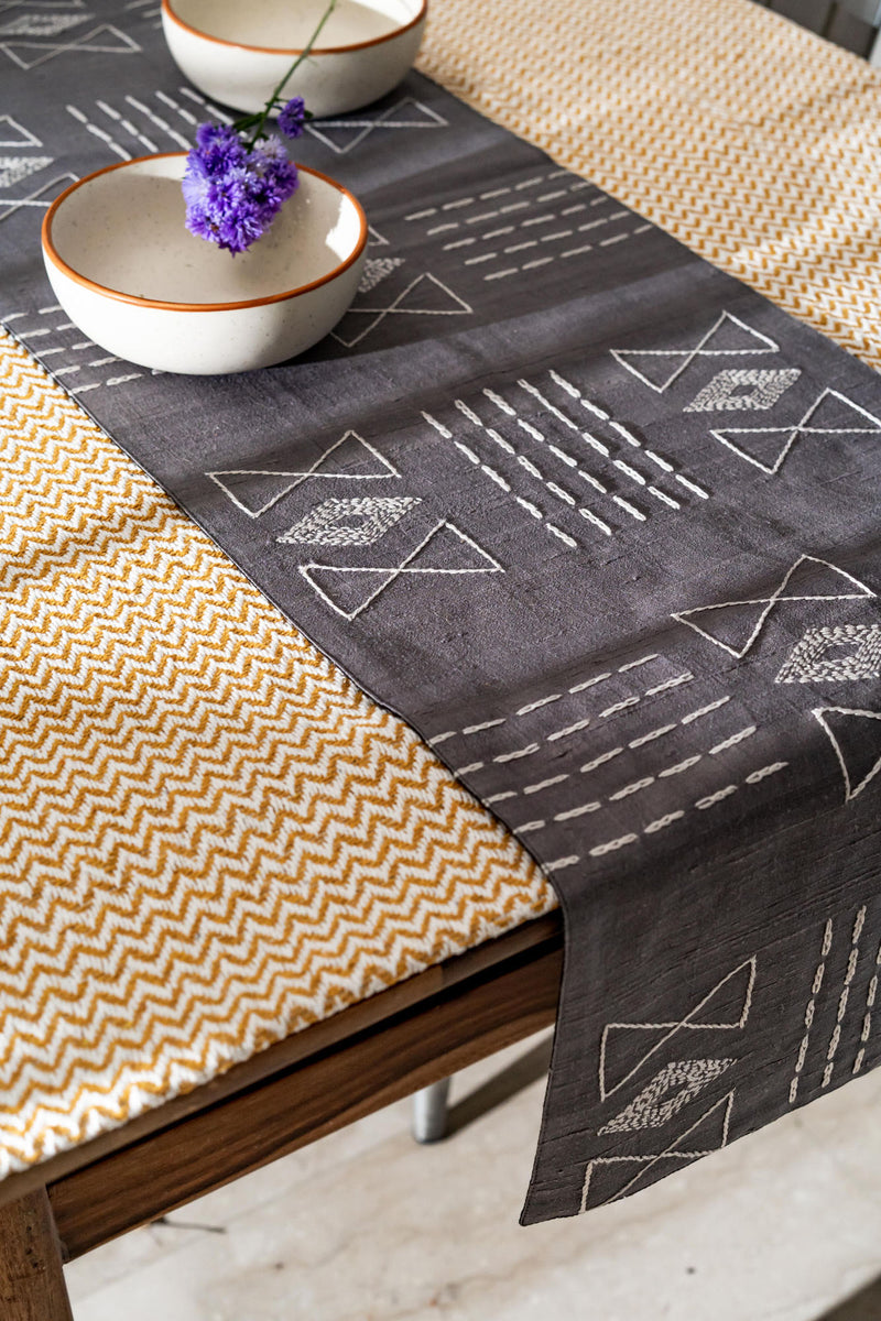 Reverberancela Hand wōven Table Runner