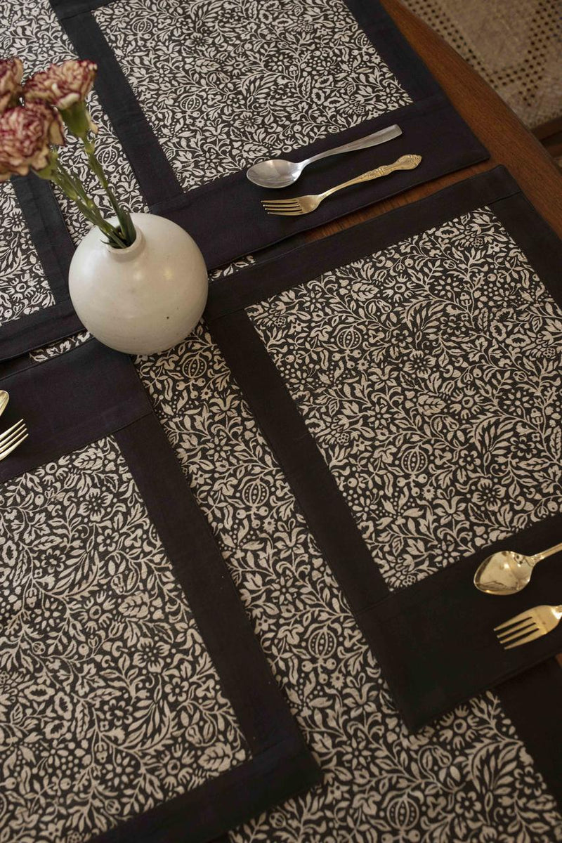 Camreigh Dining Set of A Table Runner And 8 Pcs Of Table Mats