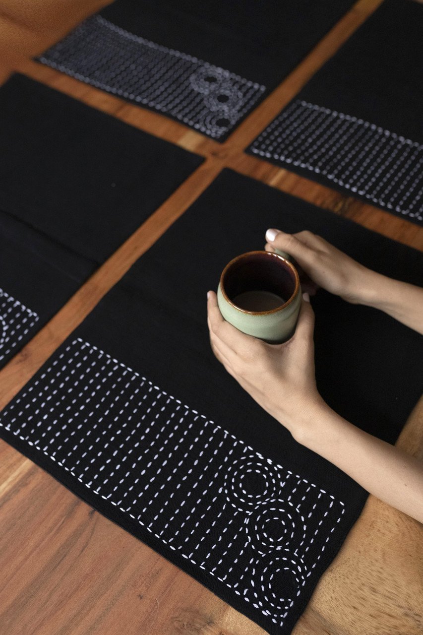 Friede Table Mats - Set Of 6 Pcs - Veaves