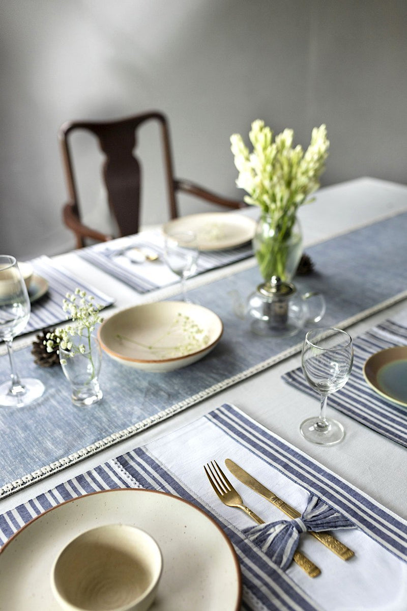 LAGOM - Dining Set Of Table Runner And 8 Table Mats. - Veaves