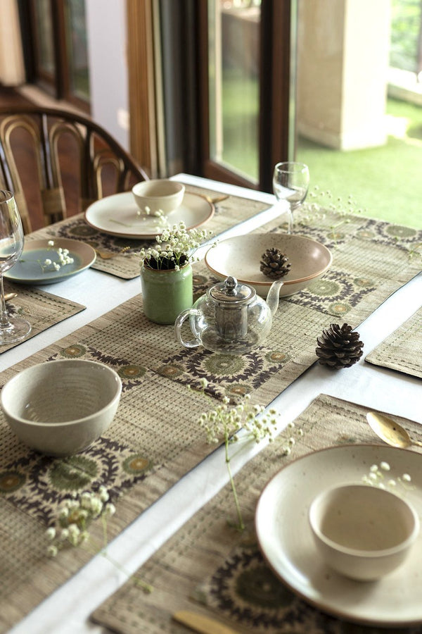 TULUA - Dining Set Of A Table Runner And 6 Table Mats - Veaves