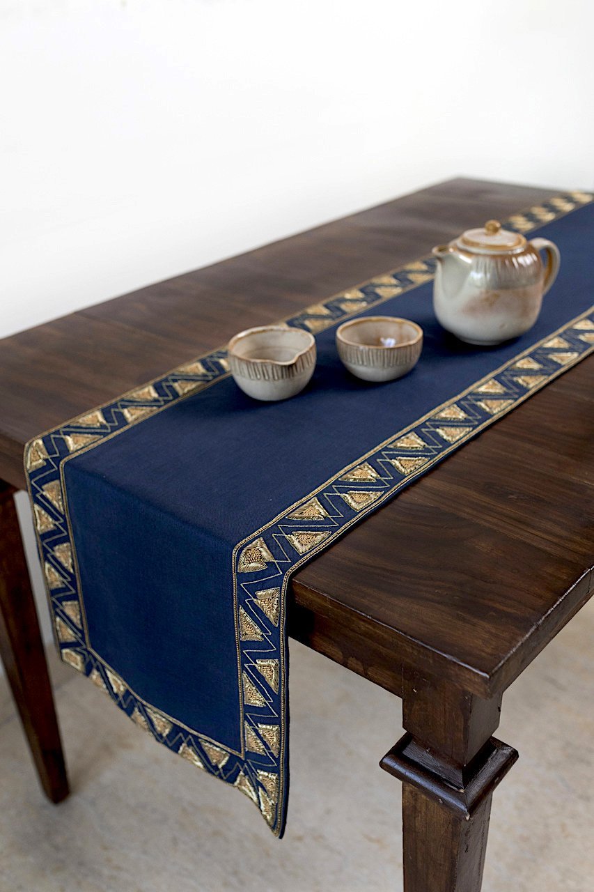 Elizabethan - Table Runner - Veaves