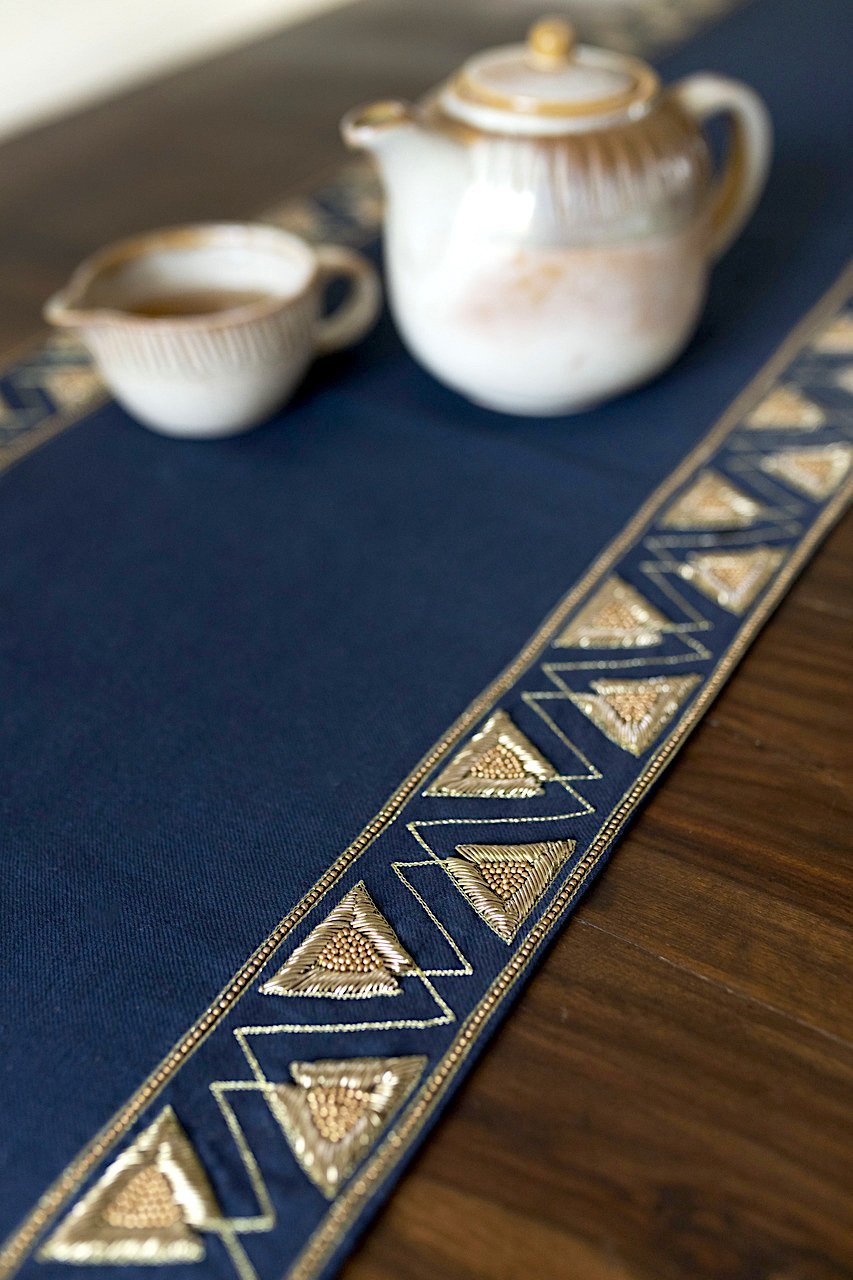 Elizabethan - Table Runner - Veaves